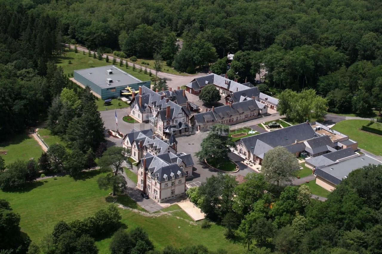 Hotel-Restaurant Domaine De La Grande Garenne Neuvy-sur-Barangeon Eksteriør billede