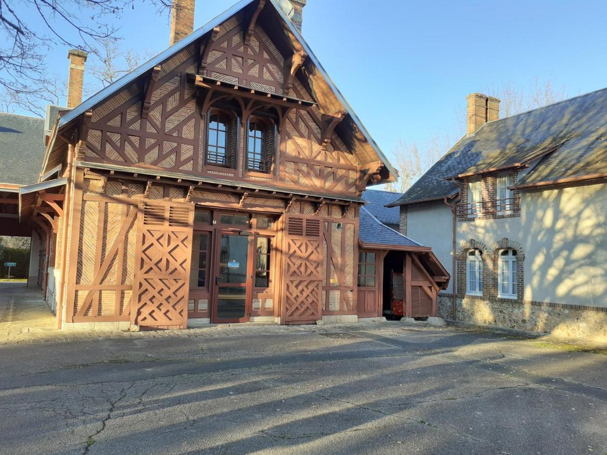 Hotel-Restaurant Domaine De La Grande Garenne Neuvy-sur-Barangeon Eksteriør billede