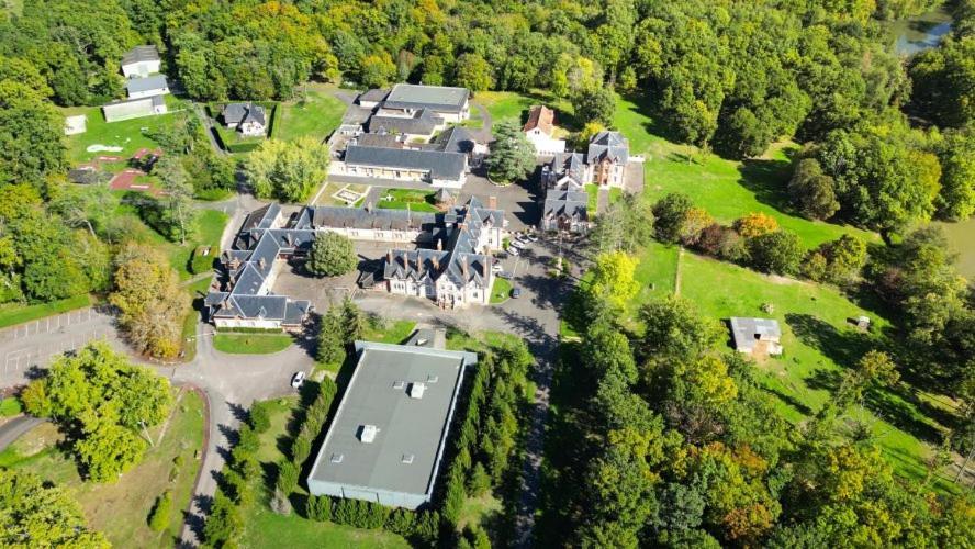 Hotel-Restaurant Domaine De La Grande Garenne Neuvy-sur-Barangeon Eksteriør billede