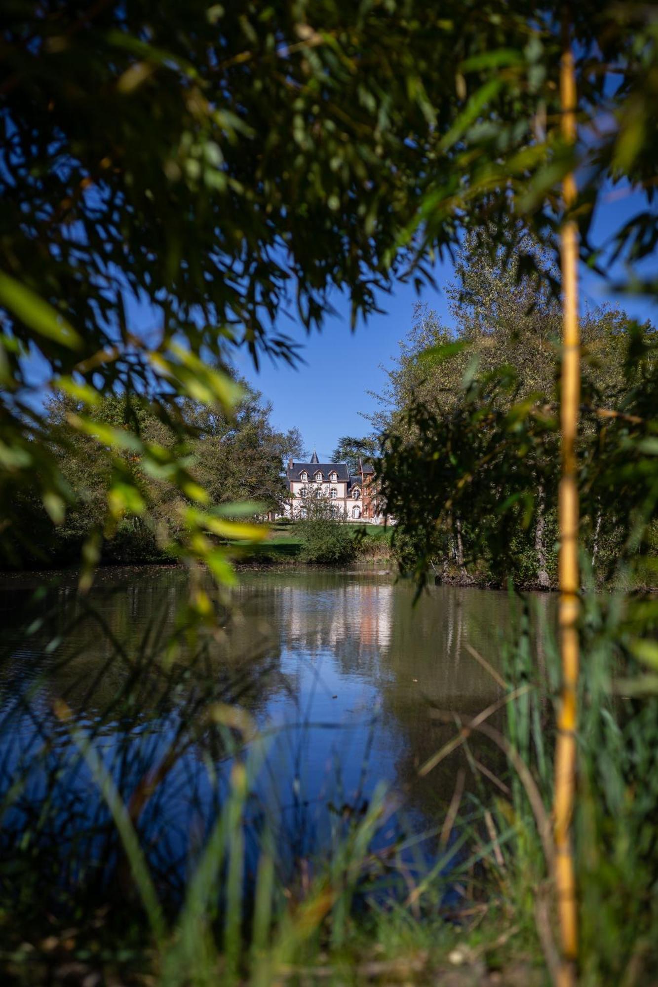 Hotel-Restaurant Domaine De La Grande Garenne Neuvy-sur-Barangeon Eksteriør billede