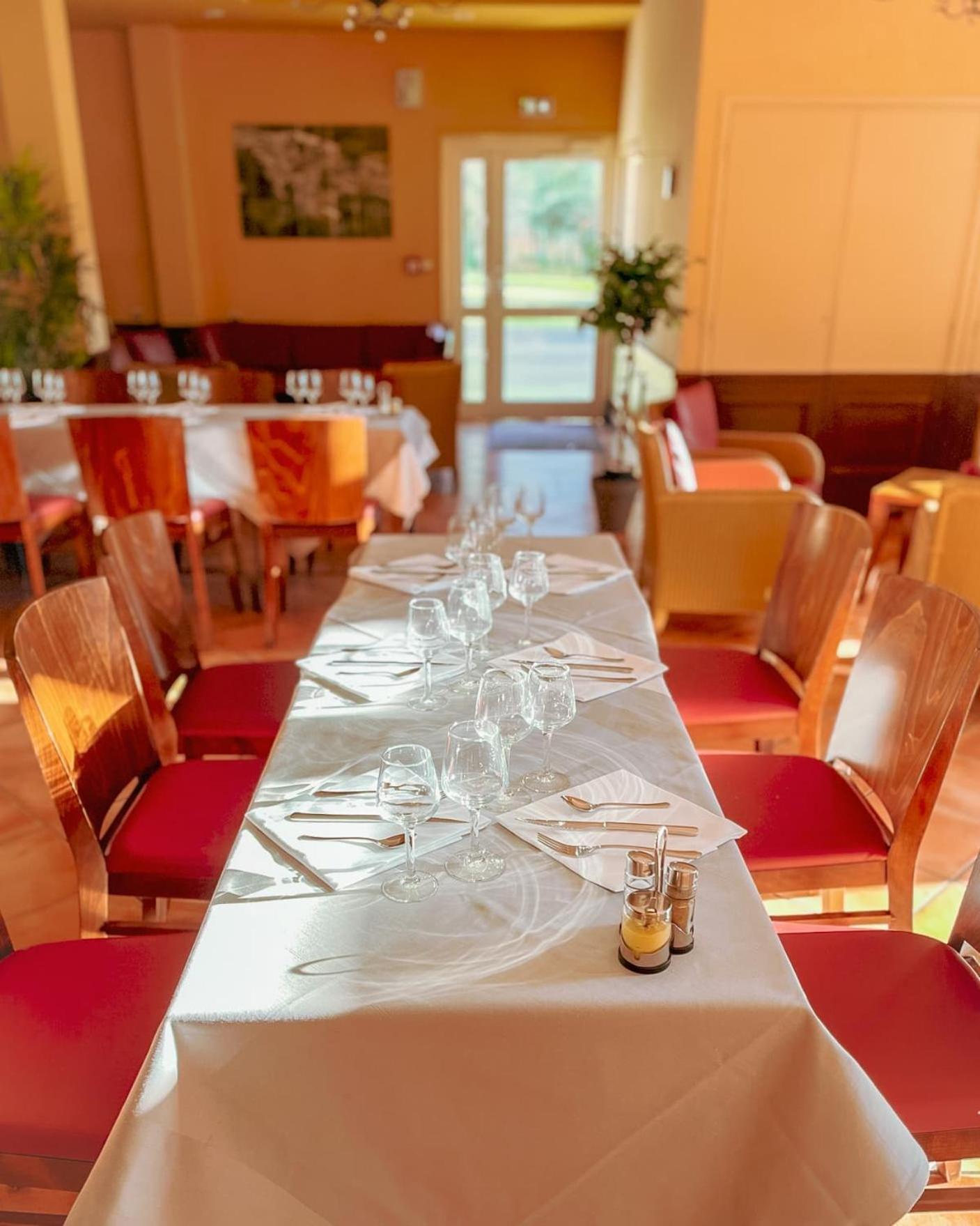 Hotel-Restaurant Domaine De La Grande Garenne Neuvy-sur-Barangeon Eksteriør billede