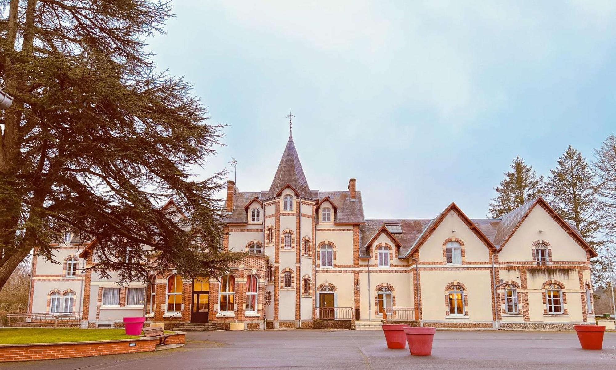 Hotel-Restaurant Domaine De La Grande Garenne Neuvy-sur-Barangeon Eksteriør billede